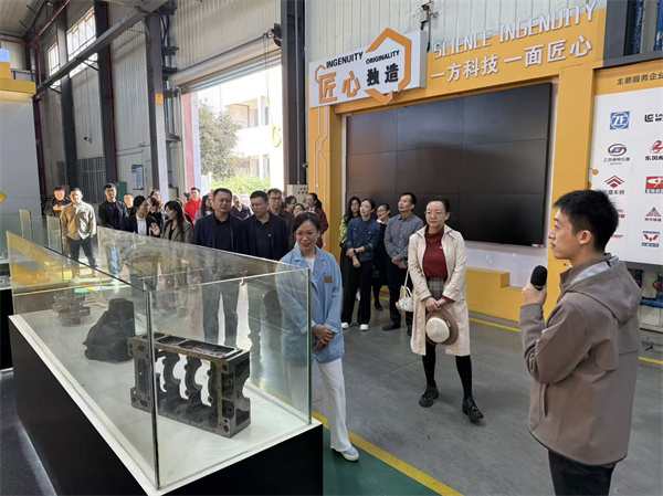 调研团参观工程实践中心 调研团参观工程实践中心