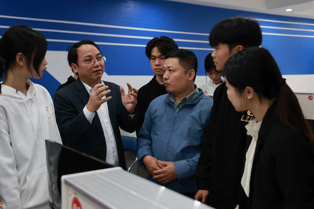 bb贝博学生与河内机电学院教师交流学习