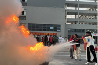 bb贝博组织亚非多国留学生参与消防应急演练