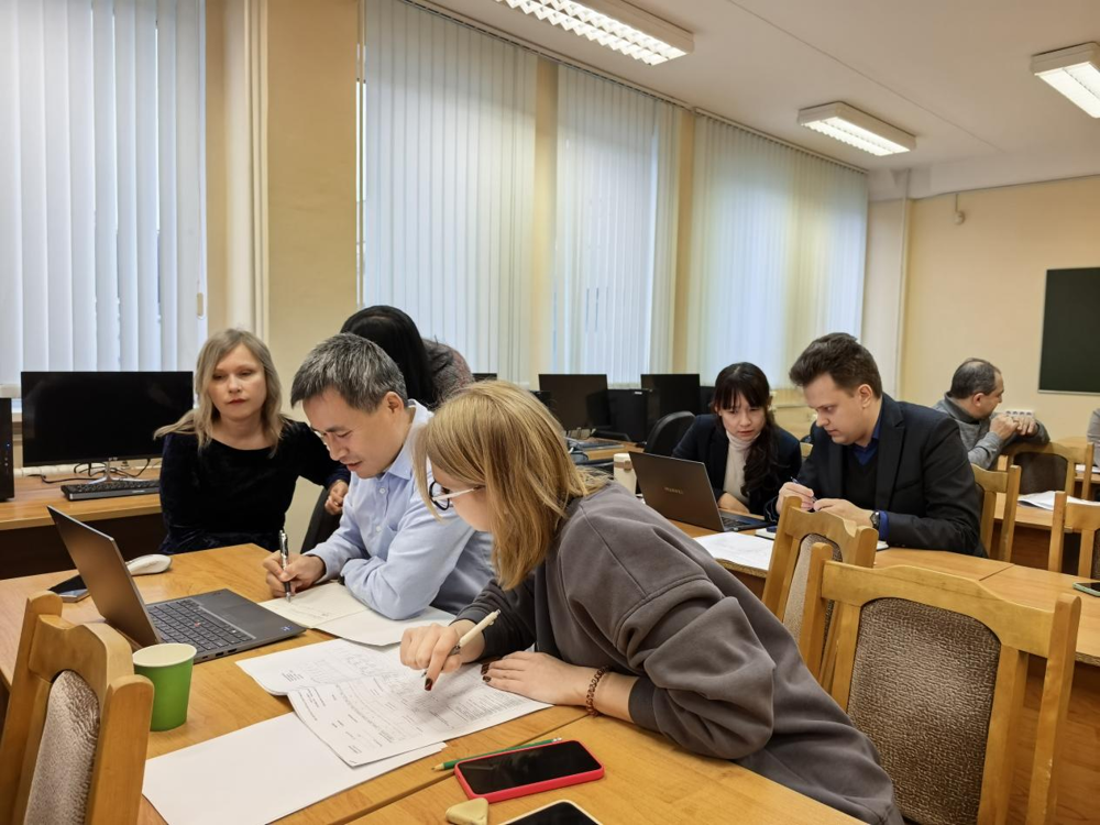 各专业课程体系研讨会现场 各专业课程体系研讨会现场