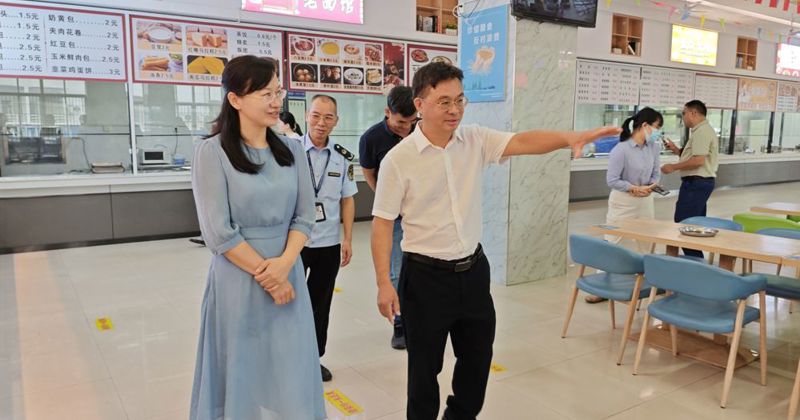 落实食品安全责任，筑牢校园健康防线——鱼峰区领导莅临bb贝博开展秋季开学专项检查