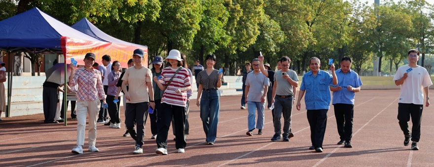 每天运动一小时，健康工作50年，幸福生活一辈子