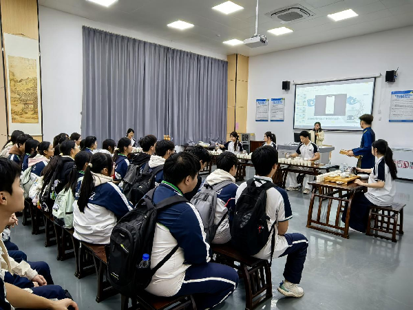 贸旅学子茶艺展示现场 贸旅学子茶艺展示现场