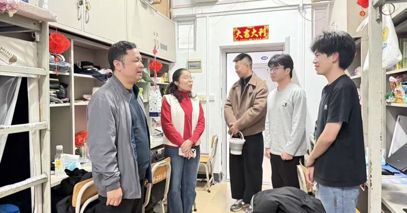 筑牢安全防线，守护平安假期——贸易与旅游管理学院开展宿舍安全专项排查行动​