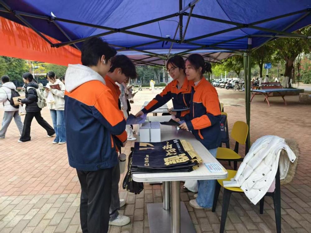 C:/Users/QQ/Desktop/图片/微信图片_20251230133011_25_1.jpg微信图片_20251230133011_25_1