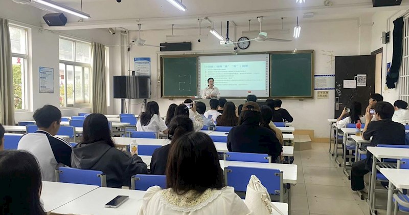 学校开展2023级心理委员系列培训