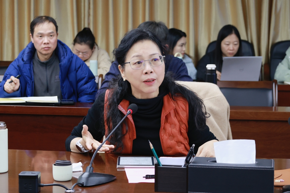 鞠红霞主持会议 鞠红霞主持会议