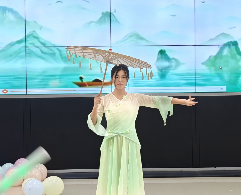 《雨涧春行图》舞蹈表演