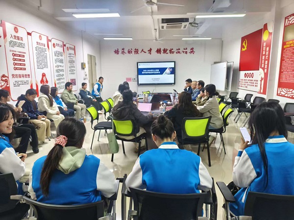 学生座谈会现场