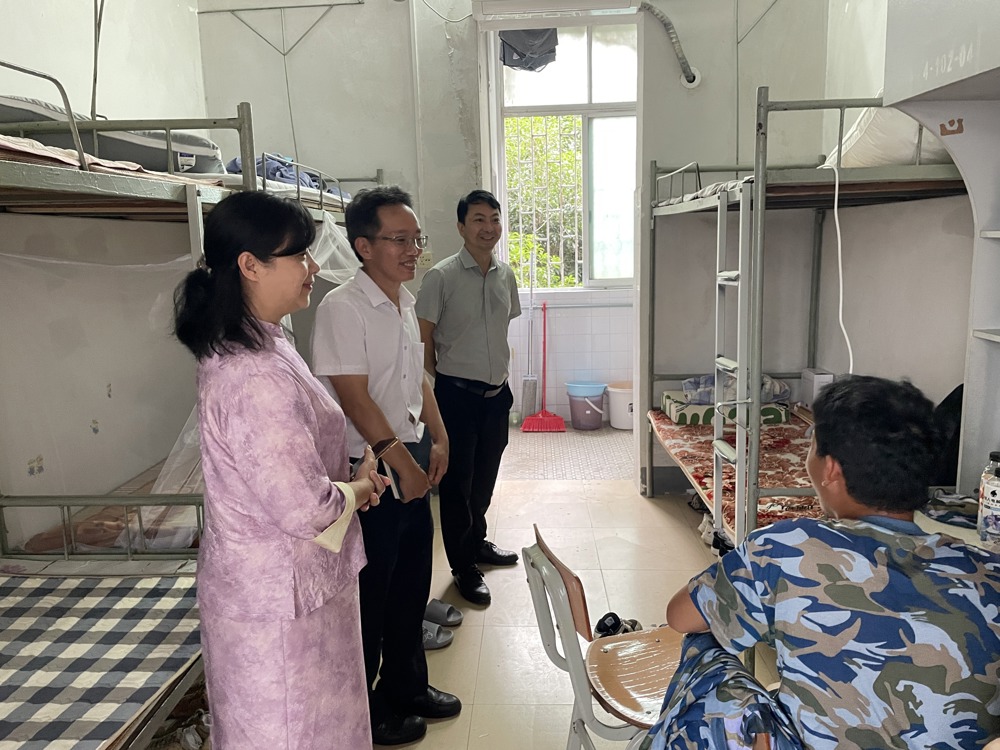 院领导走访宿舍