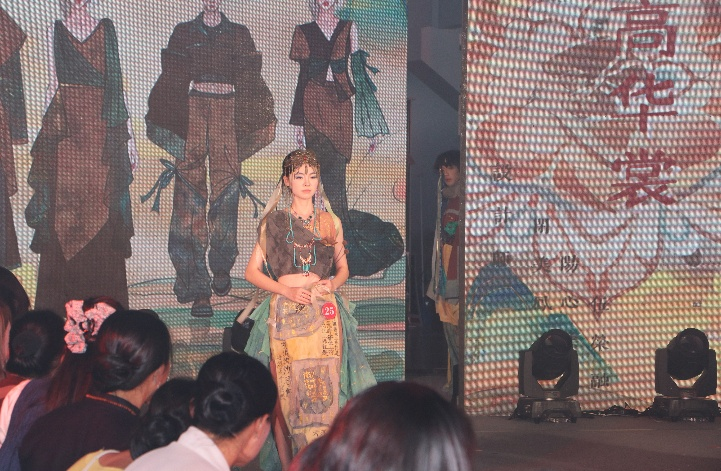 设计作品《莫高华裳》